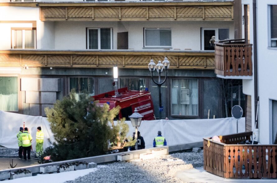 Crans-Montana, sei anni senza controlli al Constellation: il capo della sicurezza accusa il Comune