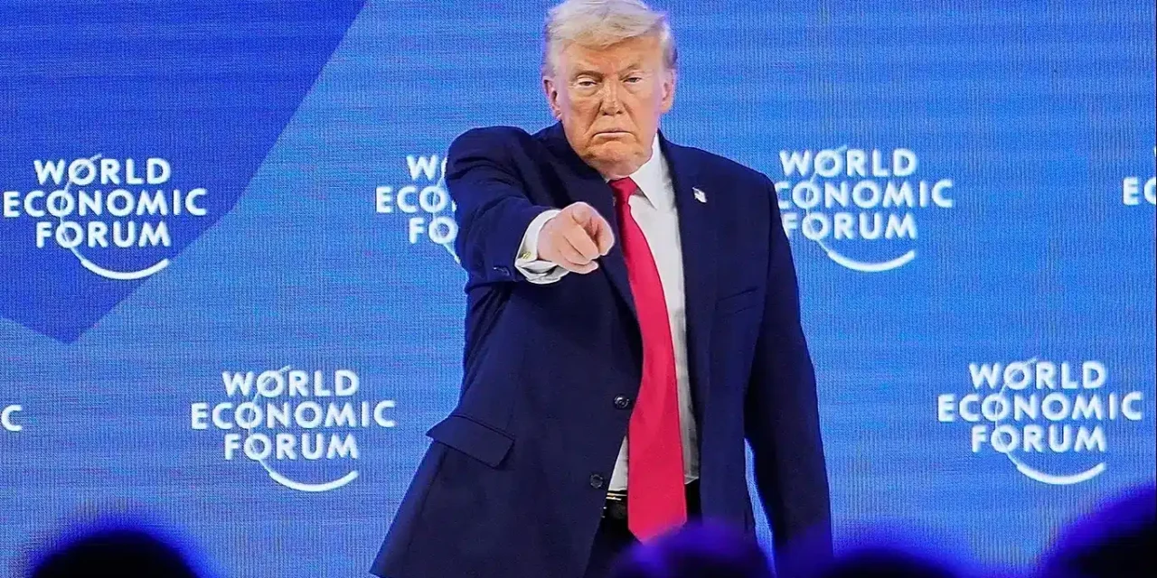 A dispetto della Corte Suprema Trump firma nuovi dazi del 10% nei confronti di tutti i paesi