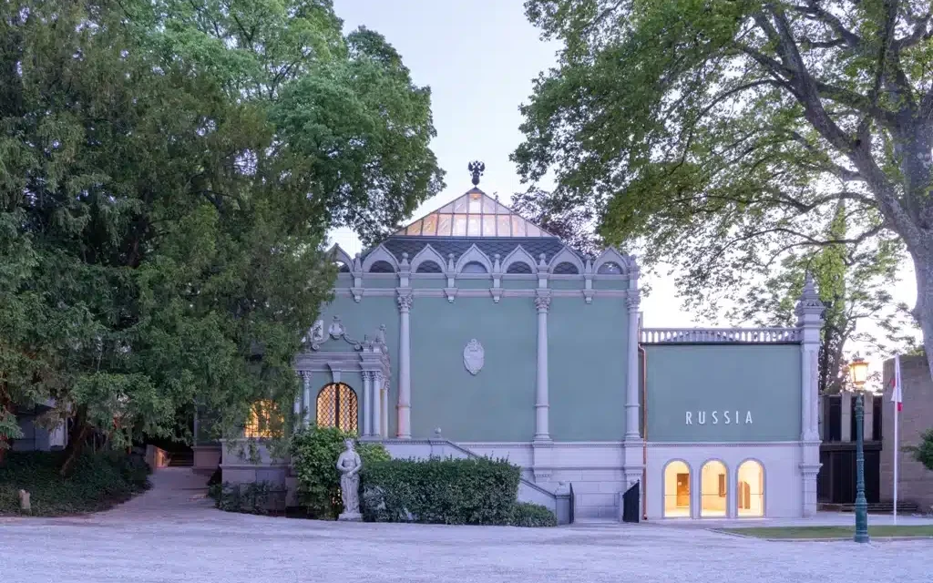 Russia alla Biennale, Giuli vuole verifiche sul Padiglione russo. Buttafuoco: «Non facciamo scherzetti»