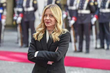 Meloni a Parigi per il vertice sullo Stretto di Hormuz